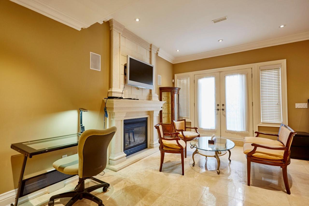 Elegant Apartment With Sauna Торонто Экстерьер фото